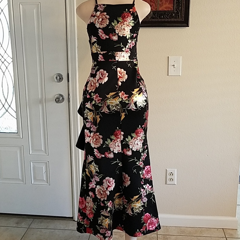 🛍Host pick🛍 beautiful floral design - Picture 3 of 8